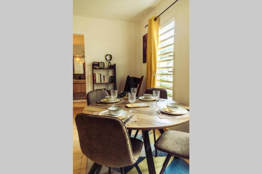 L'Ile Au Paon - Appartement T2 Avec Piscine Et Parking Les Abymes Luaran gambar
