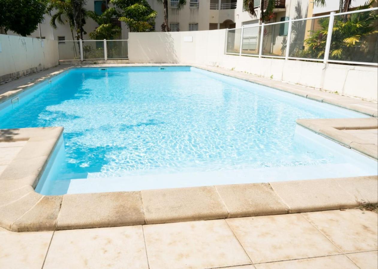 L'Ile Au Paon - Appartement T2 Avec Piscine Et Parking Les Abymes Luaran gambar
